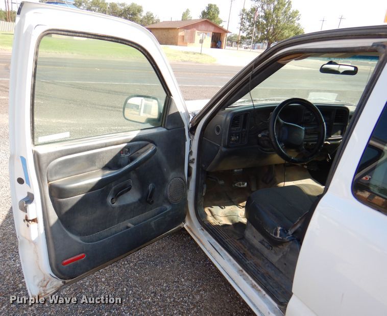 image for item IJ9483 2002 Chevrolet Silverado 1500  Ext. Cab pickup truck