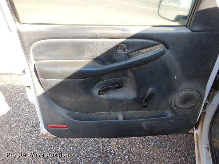 image for item IJ9483 2002 Chevrolet Silverado 1500  Ext. Cab pickup truck