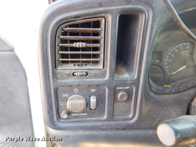 image for item IJ9483 2002 Chevrolet Silverado 1500  Ext. Cab pickup truck