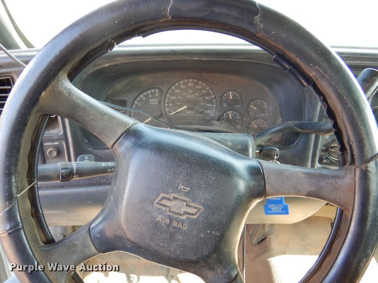 image for item IJ9483 2002 Chevrolet Silverado 1500  Ext. Cab pickup truck