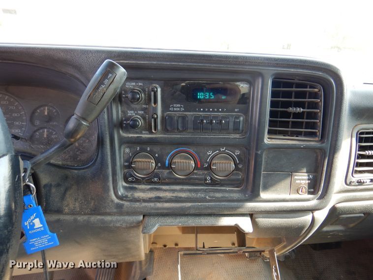 image for item IJ9483 2002 Chevrolet Silverado 1500  Ext. Cab pickup truck