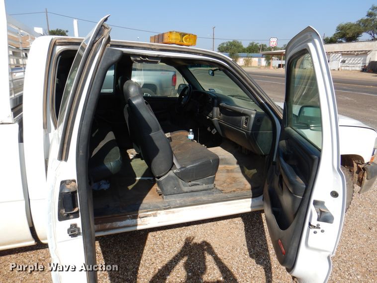image for item IJ9483 2002 Chevrolet Silverado 1500  Ext. Cab pickup truck