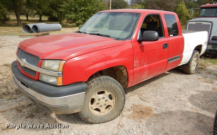 image for item IR9172 2004 Chevrolet Silverado 1500  Ext. Cab pickup truck