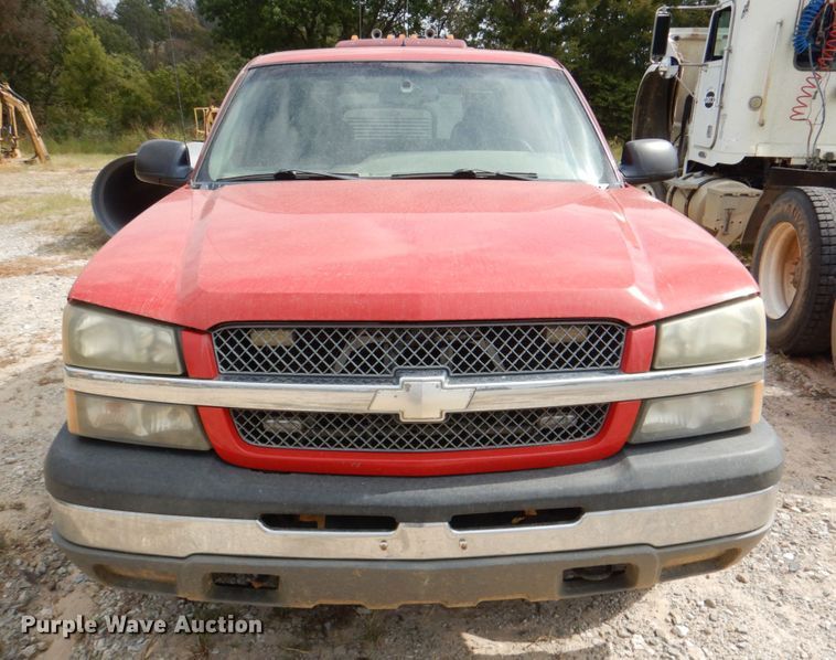 image for item IR9172 2004 Chevrolet Silverado 1500  Ext. Cab pickup truck