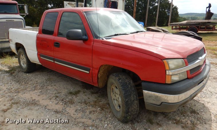 image for item IR9172 2004 Chevrolet Silverado 1500  Ext. Cab pickup truck