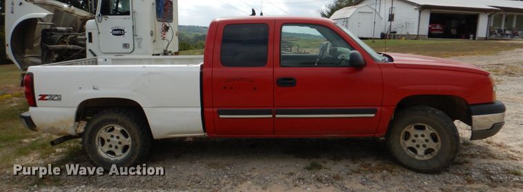 image for item IR9172 2004 Chevrolet Silverado 1500  Ext. Cab pickup truck