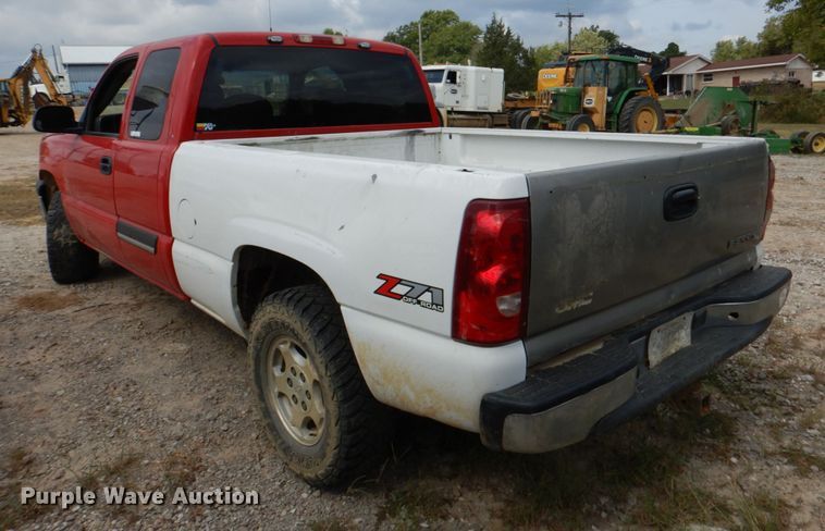 image for item IR9172 2004 Chevrolet Silverado 1500  Ext. Cab pickup truck