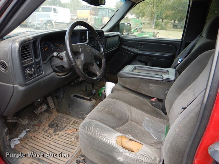 image for item IR9172 2004 Chevrolet Silverado 1500  Ext. Cab pickup truck