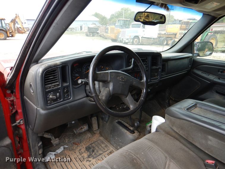 image for item IR9172 2004 Chevrolet Silverado 1500  Ext. Cab pickup truck