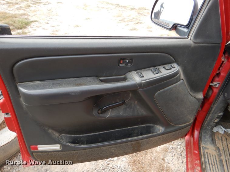 image for item IR9172 2004 Chevrolet Silverado 1500  Ext. Cab pickup truck