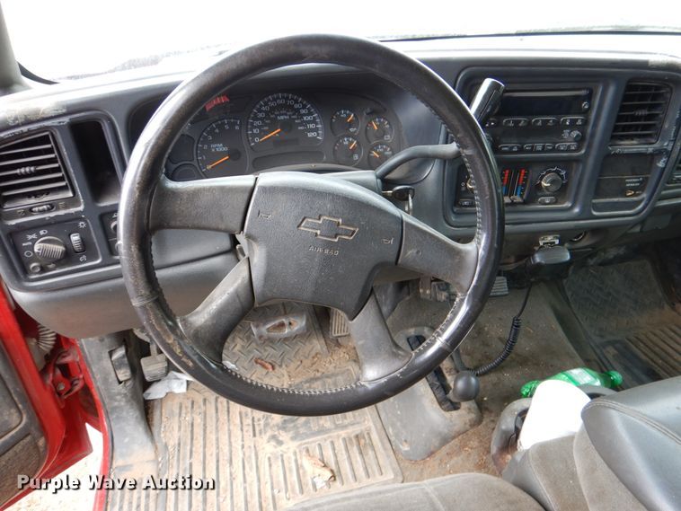 image for item IR9172 2004 Chevrolet Silverado 1500  Ext. Cab pickup truck