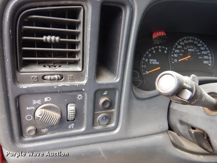 image for item IR9172 2004 Chevrolet Silverado 1500  Ext. Cab pickup truck