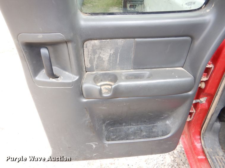 image for item IR9172 2004 Chevrolet Silverado 1500  Ext. Cab pickup truck