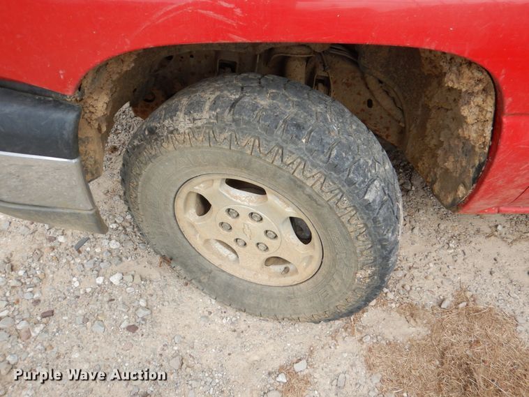 image for item IR9172 2004 Chevrolet Silverado 1500  Ext. Cab pickup truck