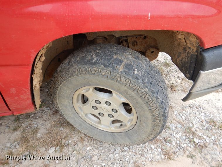 image for item IR9172 2004 Chevrolet Silverado 1500  Ext. Cab pickup truck