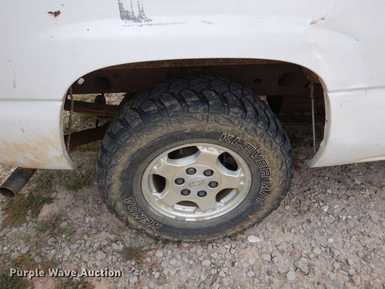 image for item IR9172 2004 Chevrolet Silverado 1500  Ext. Cab pickup truck