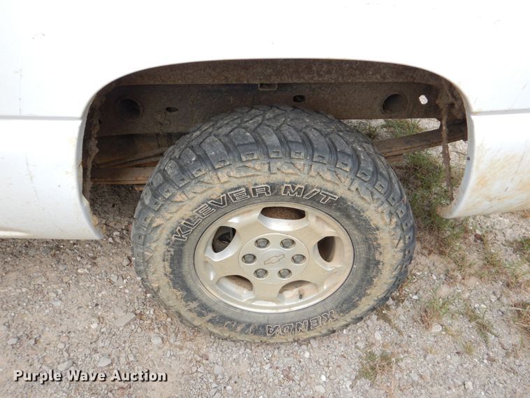 image for item IR9172 2004 Chevrolet Silverado 1500  Ext. Cab pickup truck