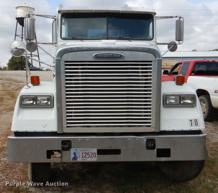 image for item IR9173 2006 Freightliner FLD120  semi truck