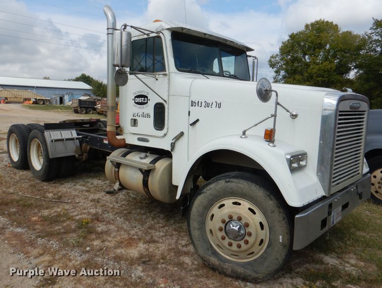 image for item IR9173 2006 Freightliner FLD120  semi truck