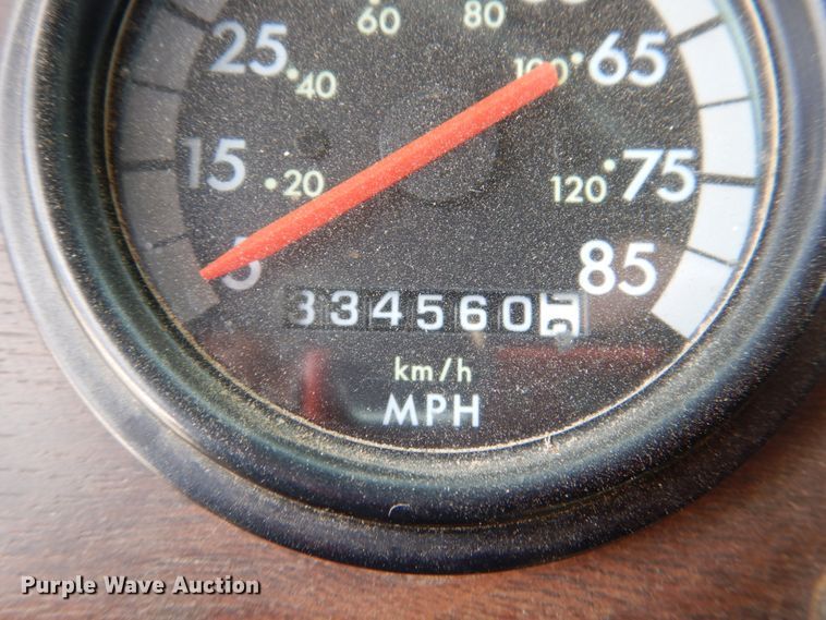 image for item IR9173 2006 Freightliner FLD120  semi truck