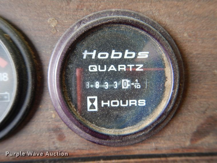 image for item IR9173 2006 Freightliner FLD120  semi truck