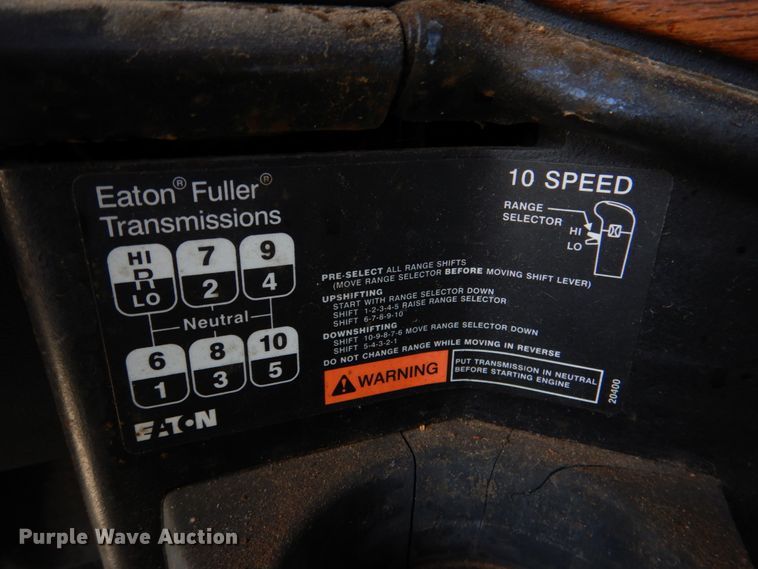 image for item IR9173 2006 Freightliner FLD120  semi truck