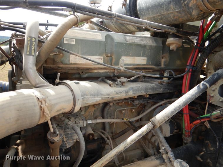 image for item IR9173 2006 Freightliner FLD120  semi truck