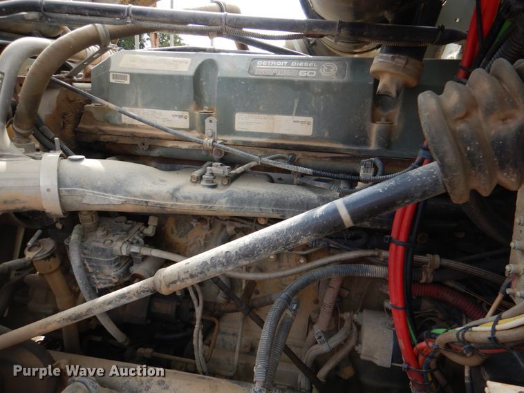 image for item IR9173 2006 Freightliner FLD120  semi truck