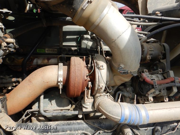 image for item IR9173 2006 Freightliner FLD120  semi truck