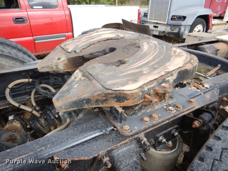 image for item IR9173 2006 Freightliner FLD120  semi truck