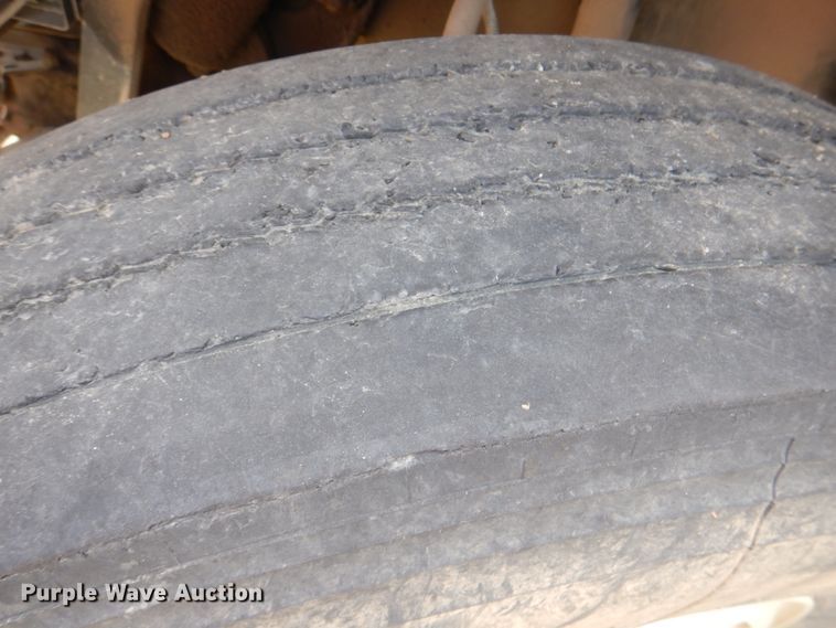 image for item IR9173 2006 Freightliner FLD120  semi truck