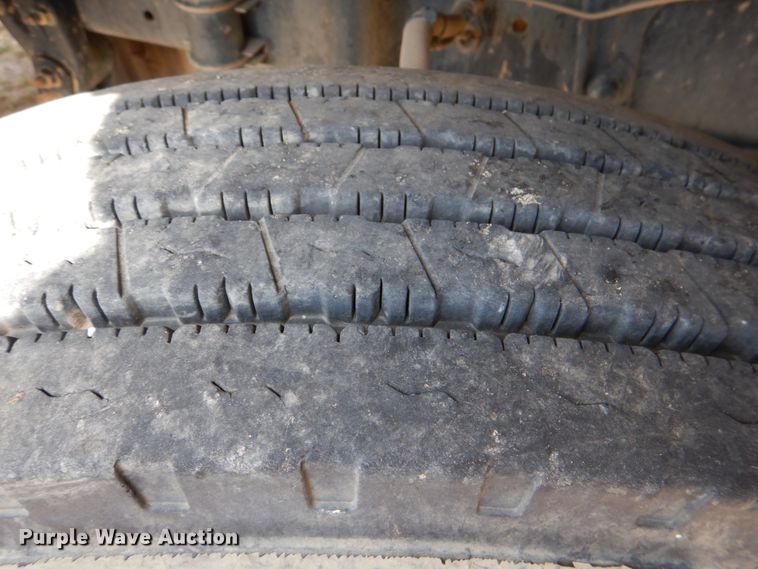 image for item IR9173 2006 Freightliner FLD120  semi truck