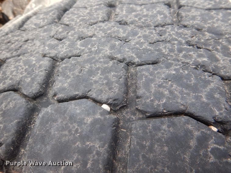 image for item IR9173 2006 Freightliner FLD120  semi truck