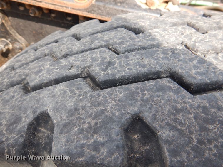 image for item IR9173 2006 Freightliner FLD120  semi truck