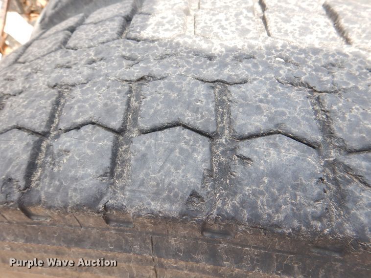 image for item IR9173 2006 Freightliner FLD120  semi truck