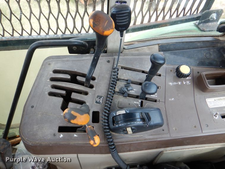 image for item IR9175 2003 John Deere 6615  tractor