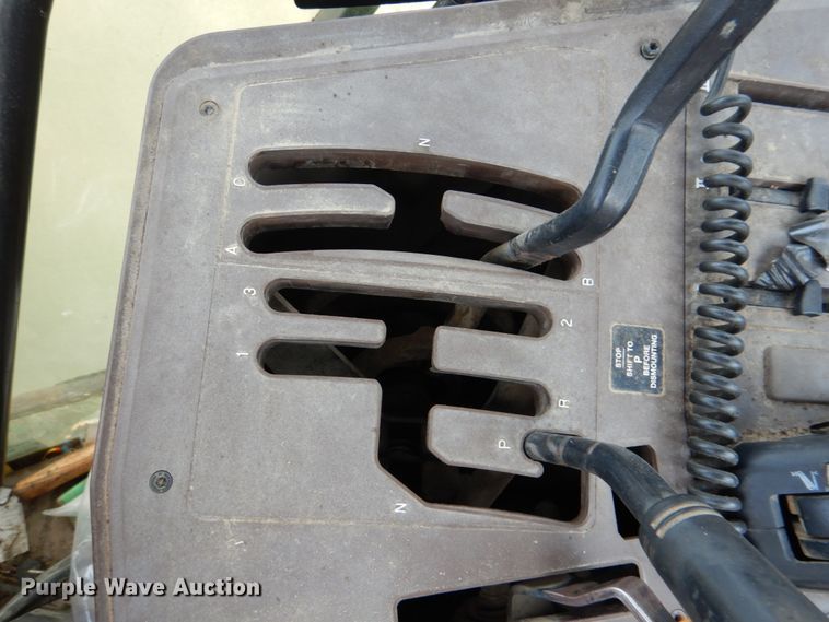 image for item IR9175 2003 John Deere 6615  tractor