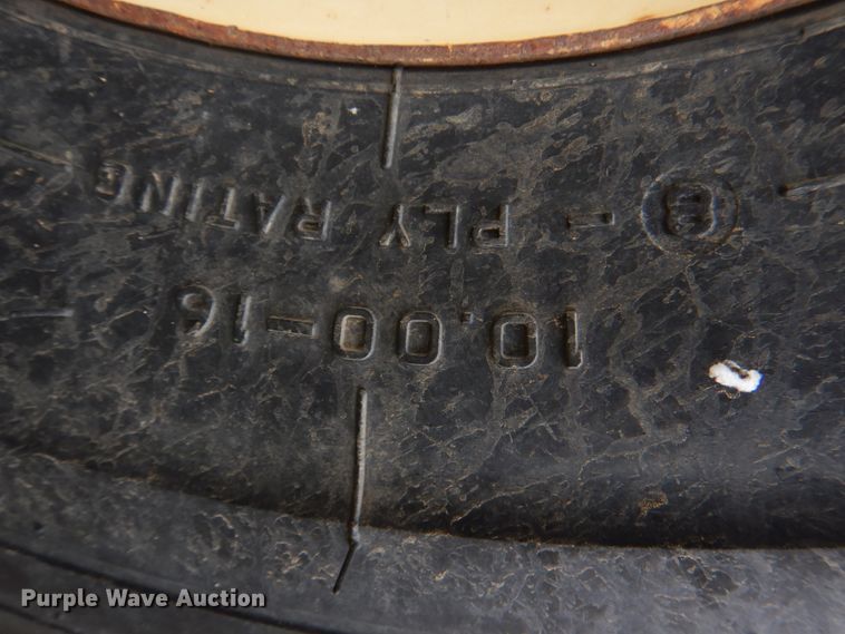 image for item IR9175 2003 John Deere 6615  tractor