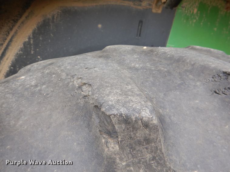 image for item IR9175 2003 John Deere 6615  tractor