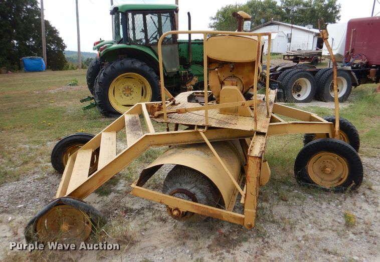 image for item IR9176 Rosco B7  broom