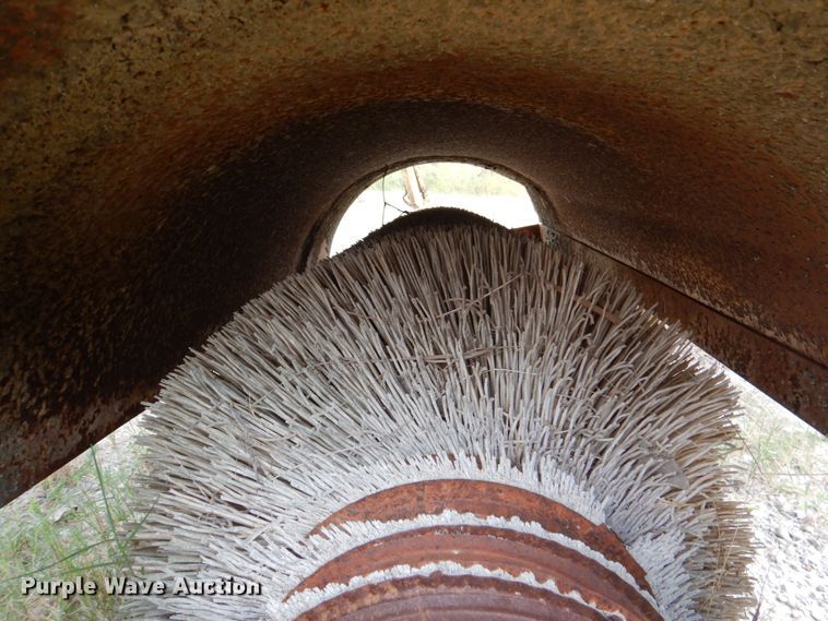 image for item IR9176 Rosco B7  broom