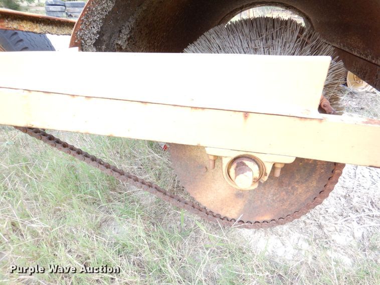 image for item IR9176 Rosco B7  broom