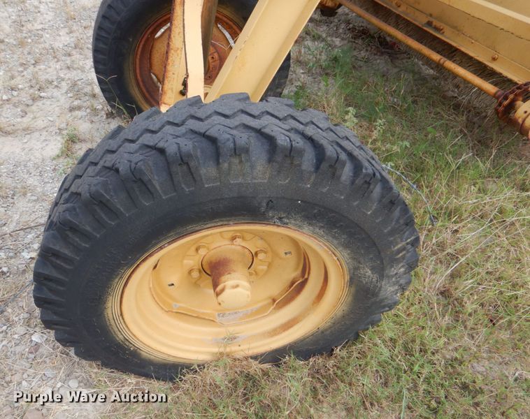 image for item IR9176 Rosco B7  broom