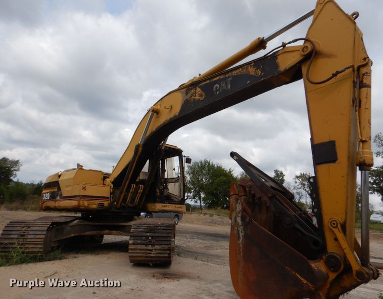 image for item IR9177 1995 Caterpillar 320L  excavator