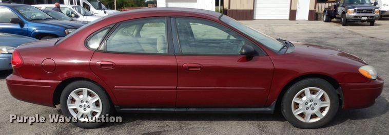 image for item JQ9233 2007 Ford Taurus