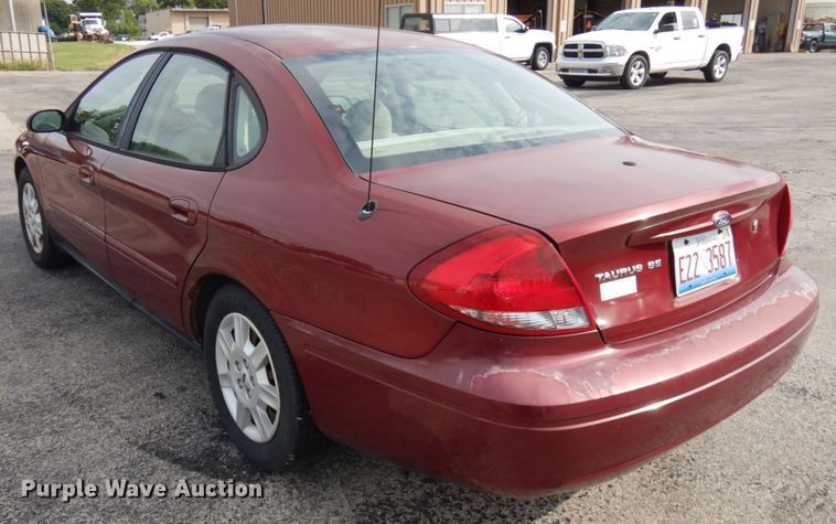 image for item JQ9233 2007 Ford Taurus