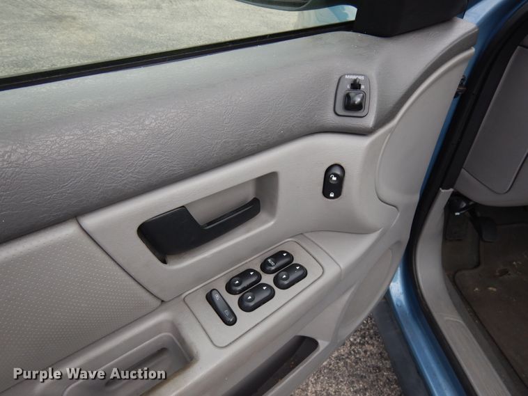 image for item JQ9234 2006 Ford Taurus