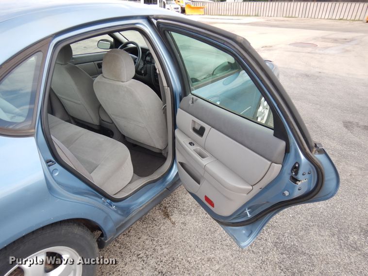 image for item JQ9234 2006 Ford Taurus