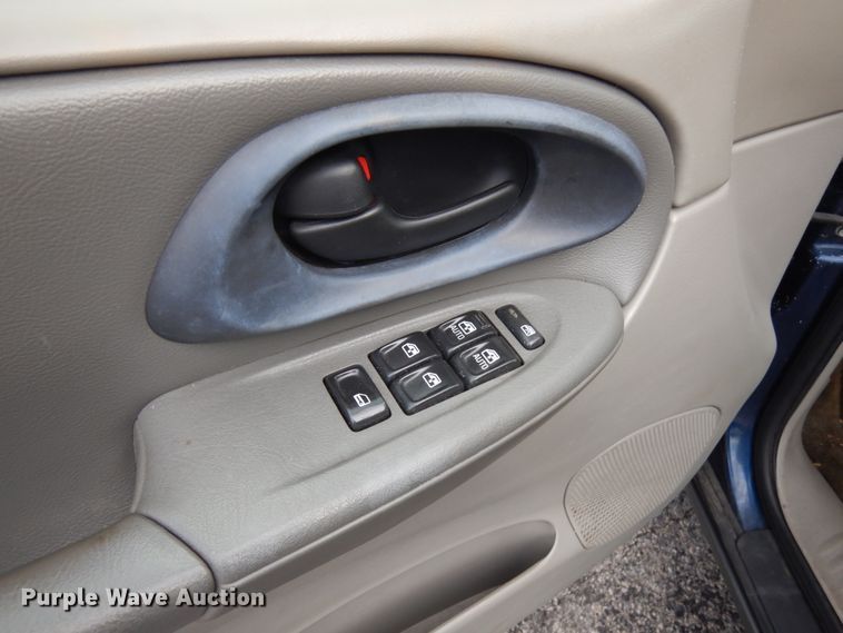 image for item JQ9235 2003 Chevrolet Trail Blazer  SUV