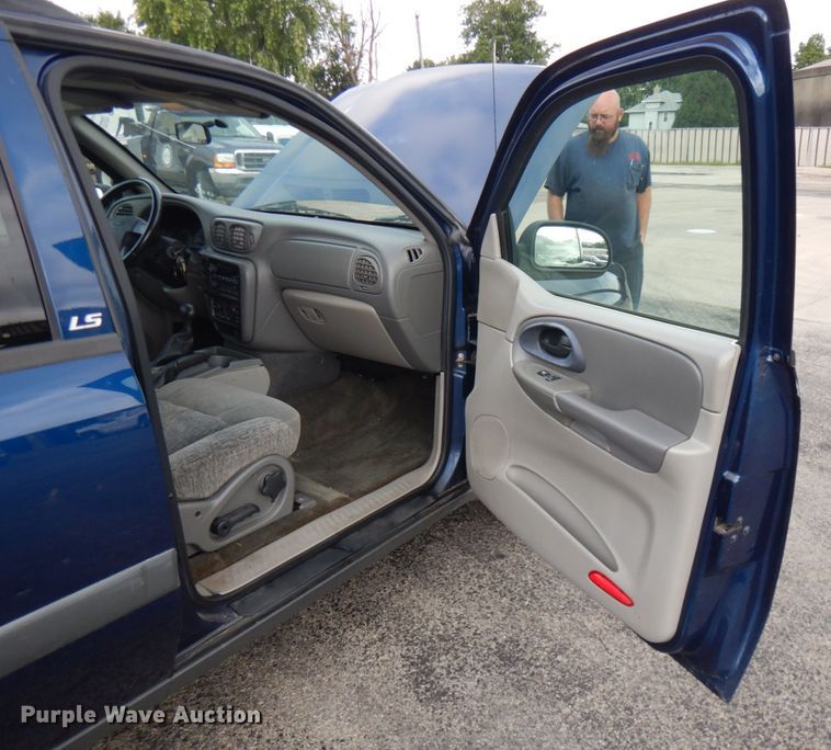 image for item JQ9235 2003 Chevrolet Trail Blazer  SUV